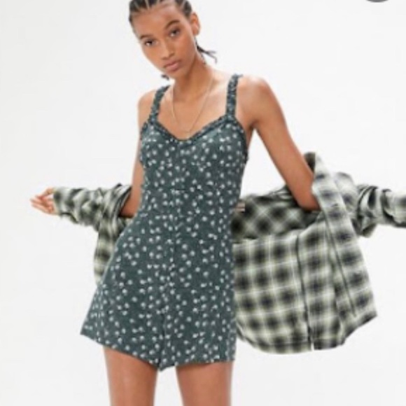 UO Floral Ruffle Button Romper - Picture 2 of 4